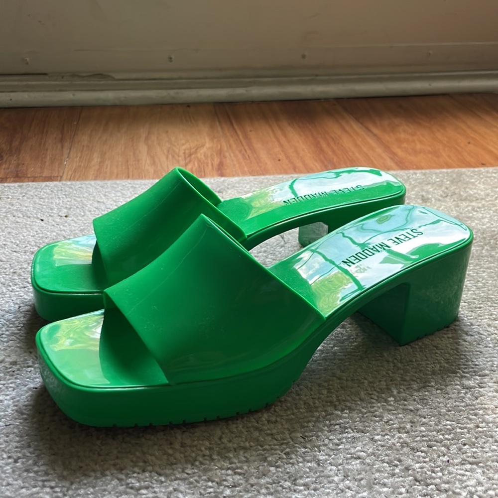 Green Steve Madden Sandals - Picture 3 of 4